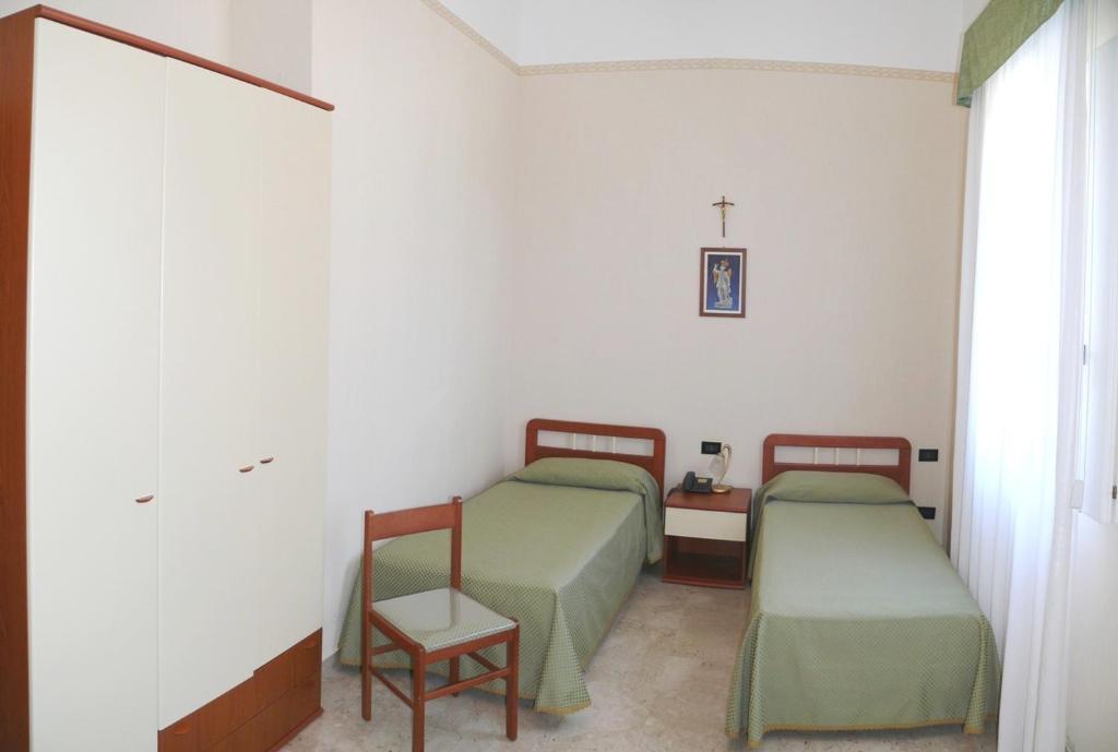 Albergo Casa Del Pellegrino Monte SantʼAngelo Oda fotoğraf