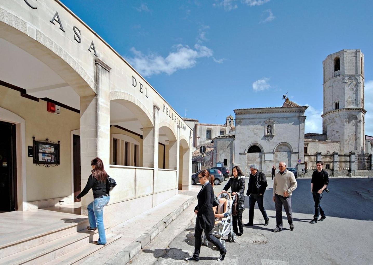 Albergo Casa Del Pellegrino Monte SantʼAngelo Dış mekan fotoğraf