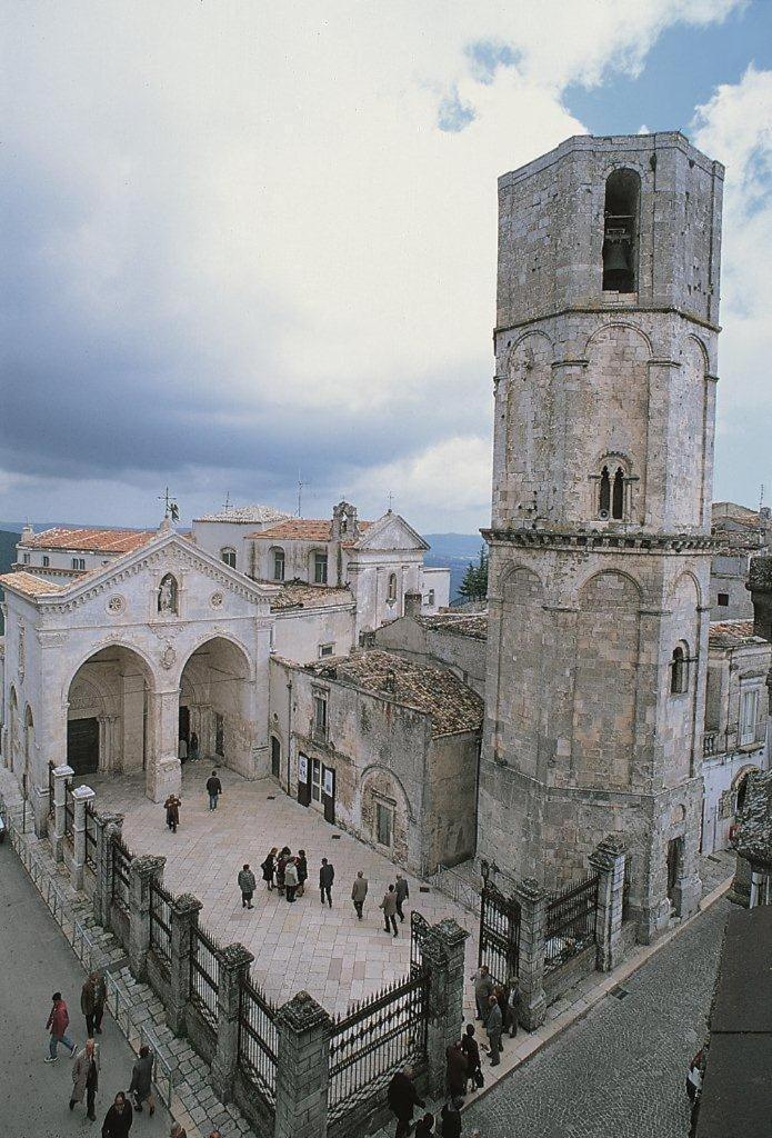 Albergo Casa Del Pellegrino Monte SantʼAngelo Dış mekan fotoğraf