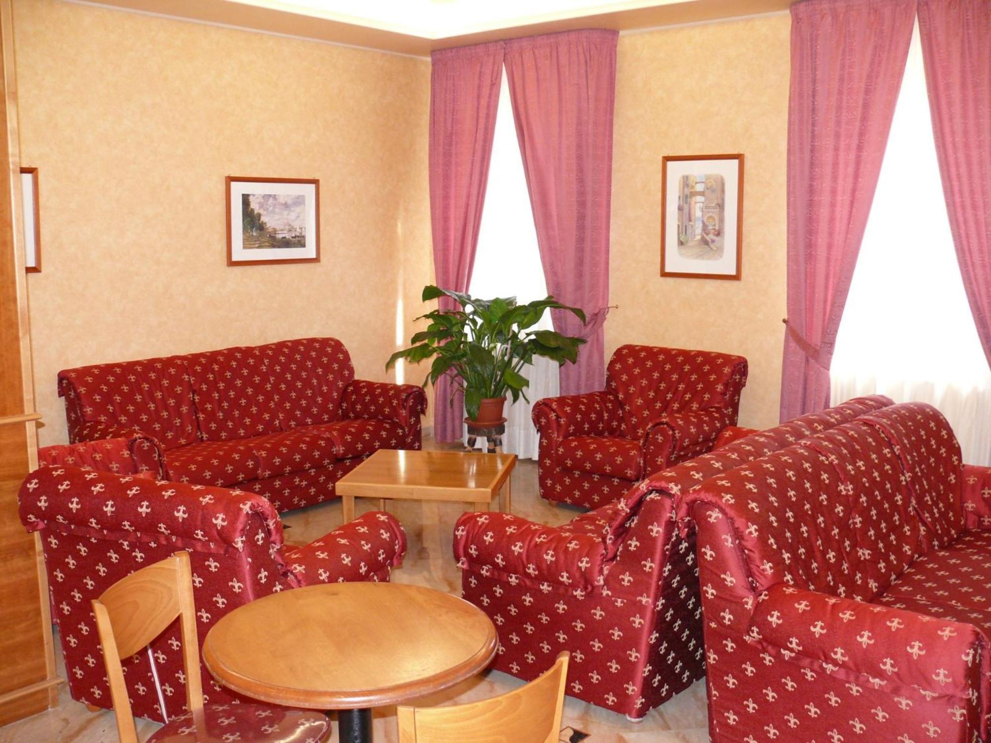 Albergo Casa Del Pellegrino Monte SantʼAngelo Dış mekan fotoğraf